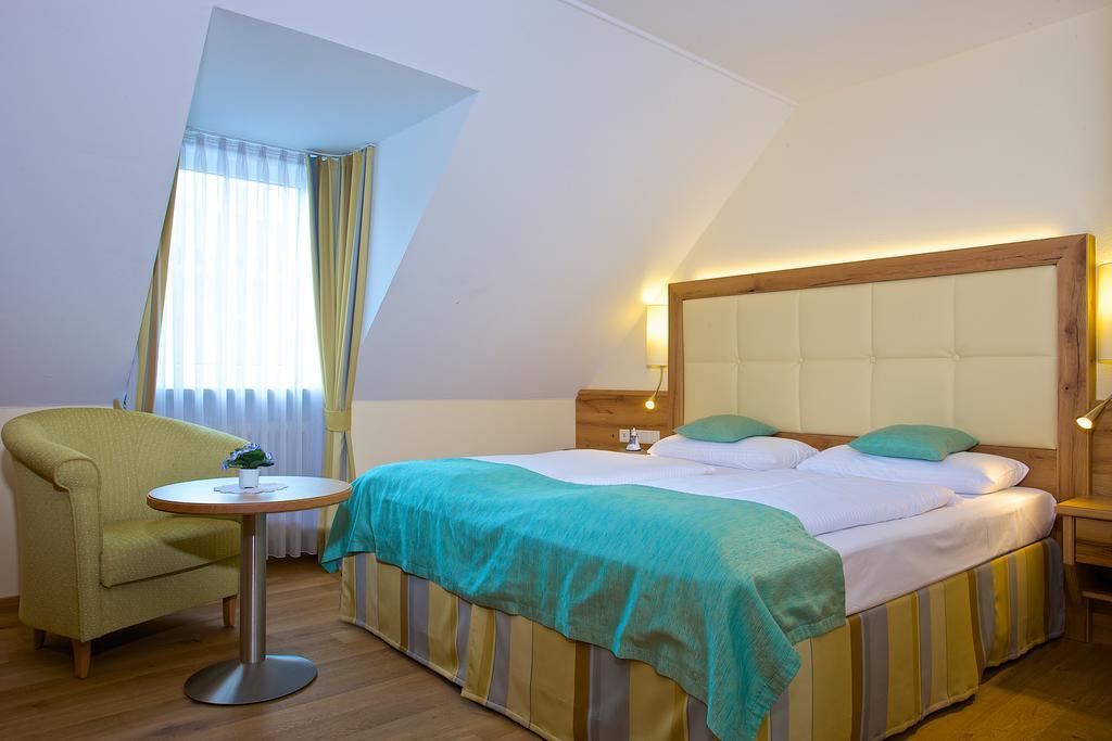 Hotel Am Schlossberg Erding Exterior foto